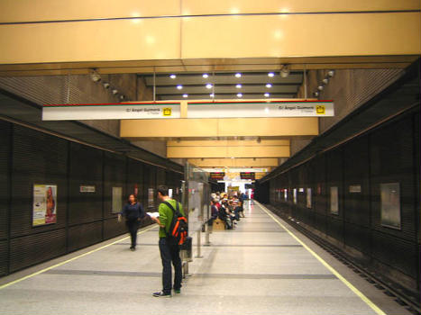 Àngel Guimerà Metro Station