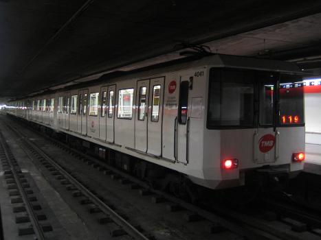 Train type 4000 of Barcelona's metro at Hospital de Bellvitge station