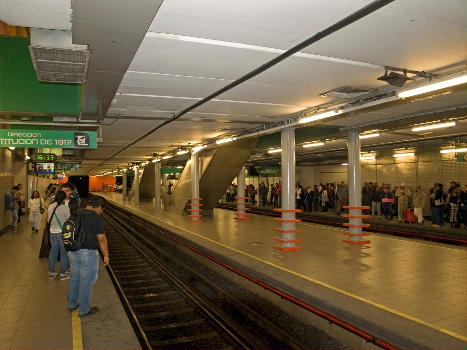 Platforms, Metro Bellas Artes Line 8, Mexico City