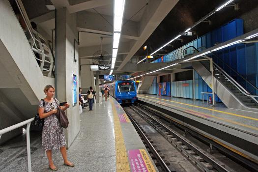 Boarding platform of Estação Ipanema/General Osório, Rio de Janeiro Metro, Brazil