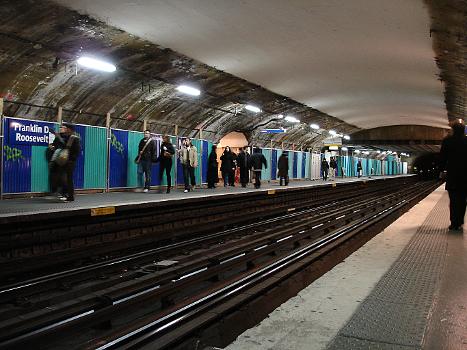 Station de métro Franklin D. Roosevelt - Paris (Ligne 1)