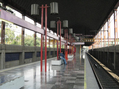 Metrobahnhof Agrícola Oriental