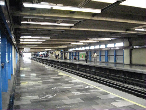 View of the eastbound platform of Metro station Ciudad Deportiva on Line 9 of the Mexico City Metro system