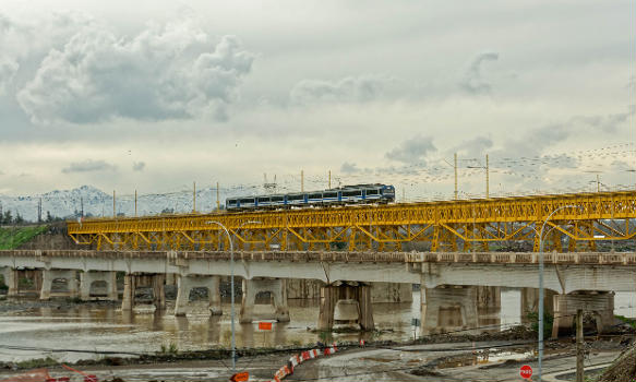 Alte Straßenbrücke über den Maipo