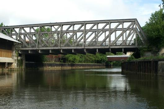 Midland Bridge Road Bridge, River Avon, Bath:Carrying Midland Bridge Road between Kingsmead and Westmoreland.