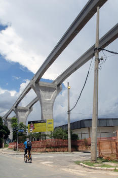 Monoral Line 17, São Paulo : Construction of Linha 17-Ouro Monorail (Monotrilho) parallel to Jornalista Roberto Marinho Avenue, as part of the Metro São Paulo subway network, São Paulo, Brazil.