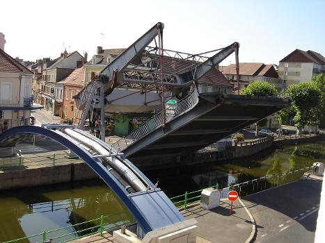 Pont Levant de Montceau-les-Mines sur le canal du Centre.