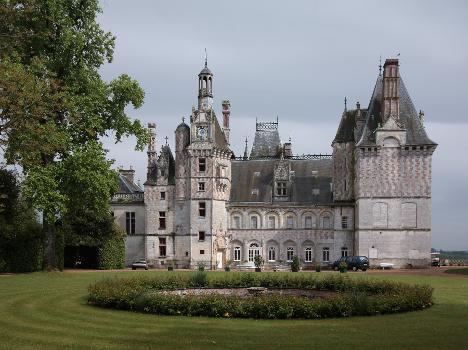 Schloss Montigny-le-Gannelon, Département Eure-et-Loir/Frankreich - Parkfront