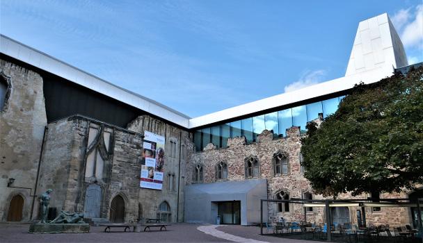 Moritzburg in Halle an der Saale mit mit Eingang zum Kunstmuseum (Oktober 2021)