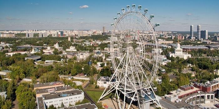 Ferris wheel "Moscow Sun"