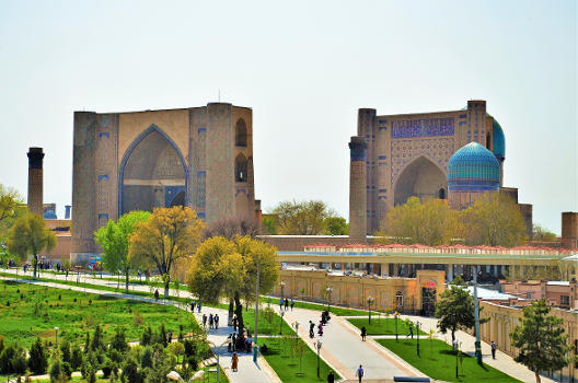 Mosque Bibi-Khanum two portal