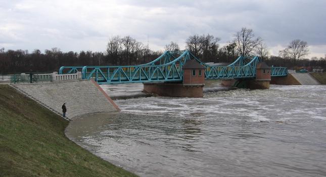 Bridge & Weir during high water (April 1st, 2006)