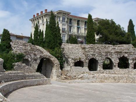 Ruines des arènes romaines de Cemenelum, dans le quartier de Cimiez à Nice (Alpes-Maritimes, France).