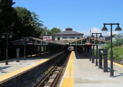 Ninth Avenue station from the Manhattan-bound platform