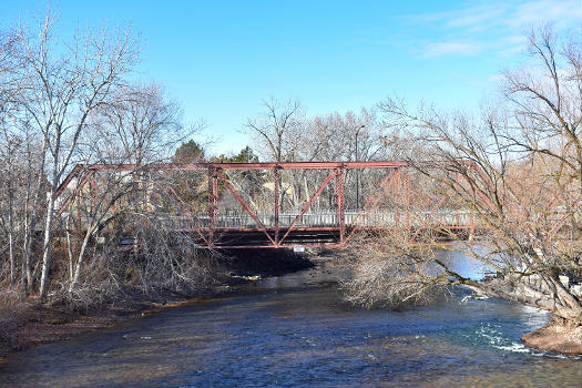 The 9th St Bridge (1911) in Boise, Idaho, is listed on the National Register of Historic Places.