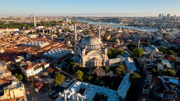 Nuruosmaniye Mosque next to the grand bazaar in central Istanbul, the golden horn and other grand mosques are visible from this photo