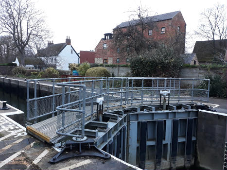 Osney Lock, on the River Thames in Oxford, England.