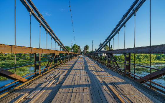 Pont en chaînes d'Ostrov