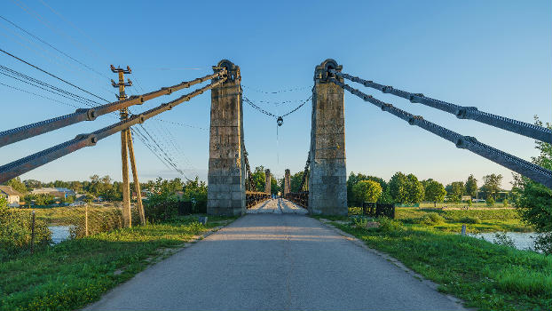 Pont en chaînes d'Ostrov