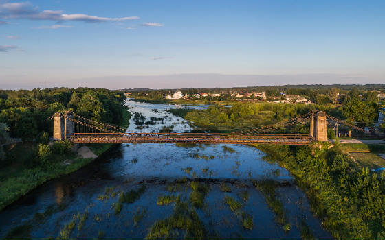 Pont en chaînes d'Ostrov