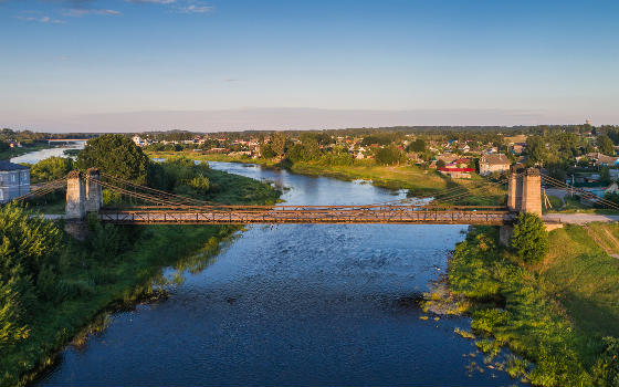 Pont en chaînes d'Ostrov