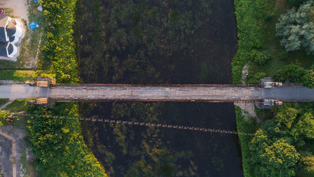 Pont en chaînes d'Ostrov