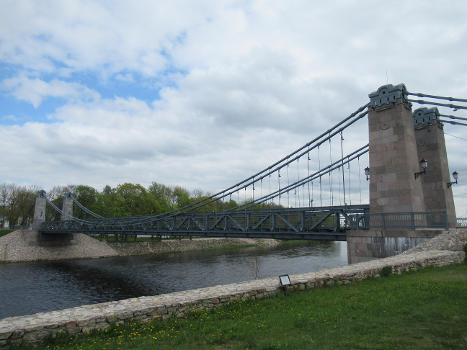 Pont en chaînes d'Ostrov