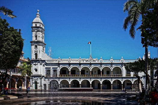 Palacio Municipal de Veracruz mit Springbrunnen im Vordergrund