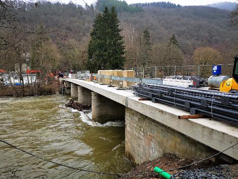 Le pont frontalier vers Gemünd (Allemagne) pendant les travaux de rénovation