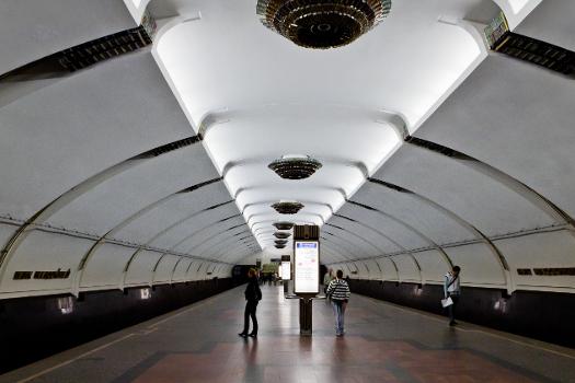 Metrobahnhof Park Čaliuskincaŭ