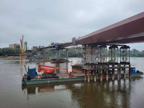 Pedestrian Brigde Warsaw under construction