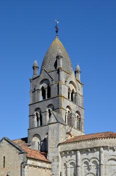 Clocher de l'église de Pérignac, Charente, France.