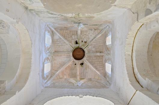 Plafond de la croisée du transept de l'église de Pérignac, Charente, France.