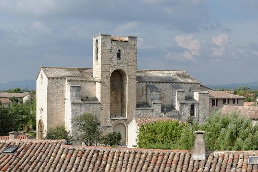 Eglise Notre-Dame-de-Nazareth de Pernes-les-Fontaines, vue depuis la tour de l'horloge (Vaucluse, France).