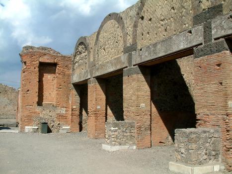 Pompeje Forum sklepy