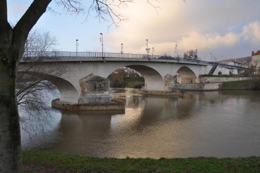 Vue du pont de Malzéville sur la Meurthe, près de Nancy en Meurthe-et-Moselle