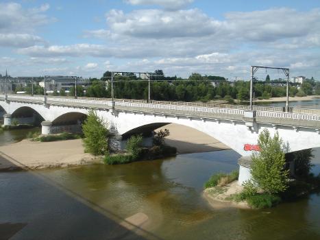 Pont de Vierzon, pont ferroviaire à Orléans, Loiret, France