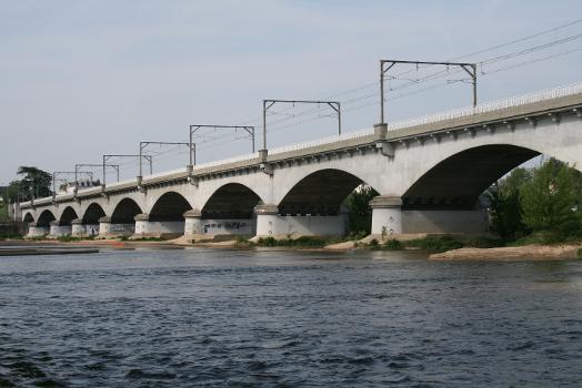 Pont ferroviaire – Commune d'Orléans – Département du Loiret – France