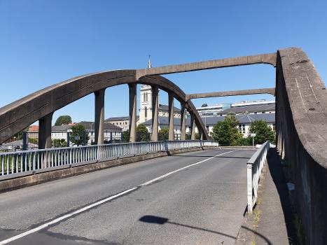 Pont Voltaire, pont routier au sud de la gare de Vichy
