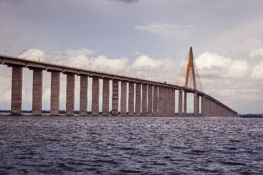 Ponte Rio Negro ao entardecer