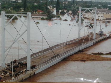 Ponte Samora Machel during the 2000 floods. Xai-Xai, Gaza province, Mozambique