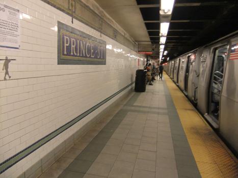 Brooklyn bound platform at Prince Street