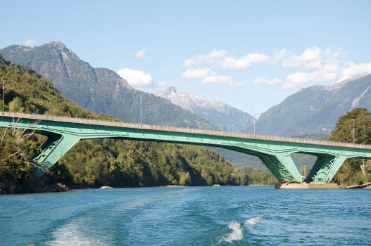 Pont sur le Río Puelo