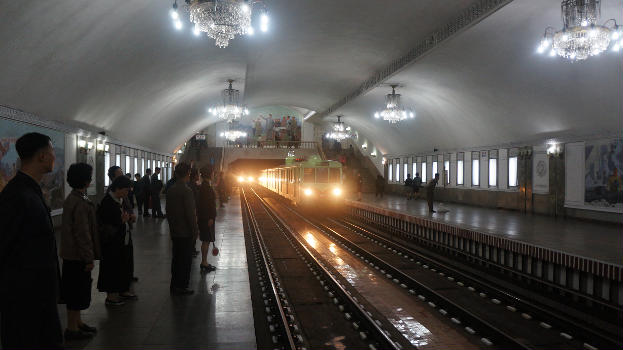 Metrobahnhof Kŏnsŏl