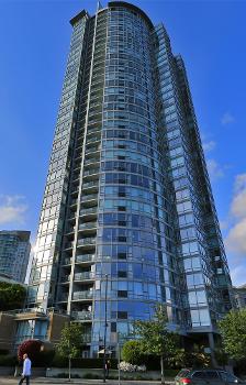 Quay West I residential tower in Vancouver