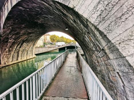 Just after the railway bridge, the Gère disappears under the Place Saint-Louis never to be seen again (except as the Rhône)