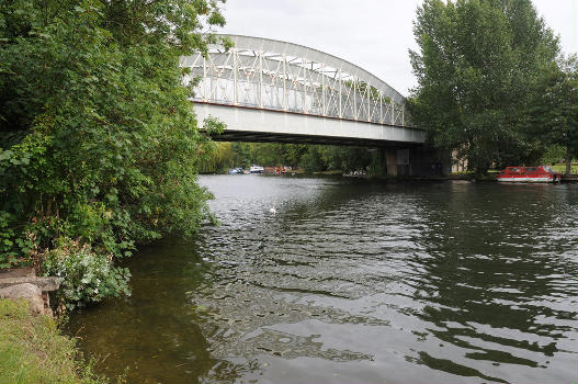 Railway bridge over the Thames 