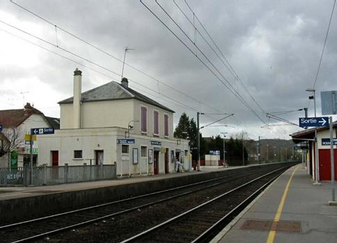Rosny-sur-Seine Station