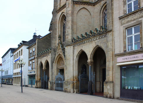 Portale der katholischen Pfarrkirche St. Ludwig in Saarlouis, Saarland