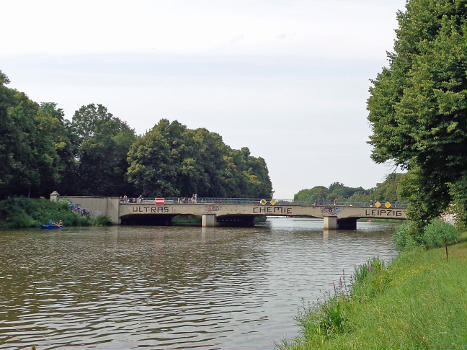 Die Sachsenbrücke über das Elsterflutbett in Leipzig